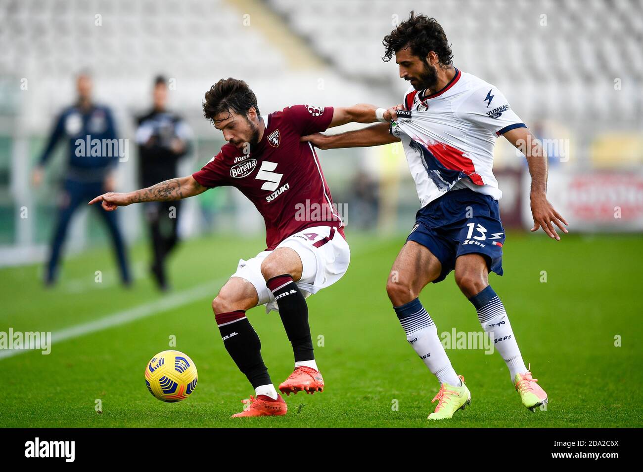 Turin, Italy. 08th Nov, 2020. TURIN, ITALY - November 08, 2020: Simone Verdi (L) of Torino FC is challenged by Sebastiano Luperto of FC Crotone during the Serie A football match between Torino FC and FC Crotone. (Photo by Nicolò Campo/Sipa USA) Credit: Sipa USA/Alamy Live News Stock Photo