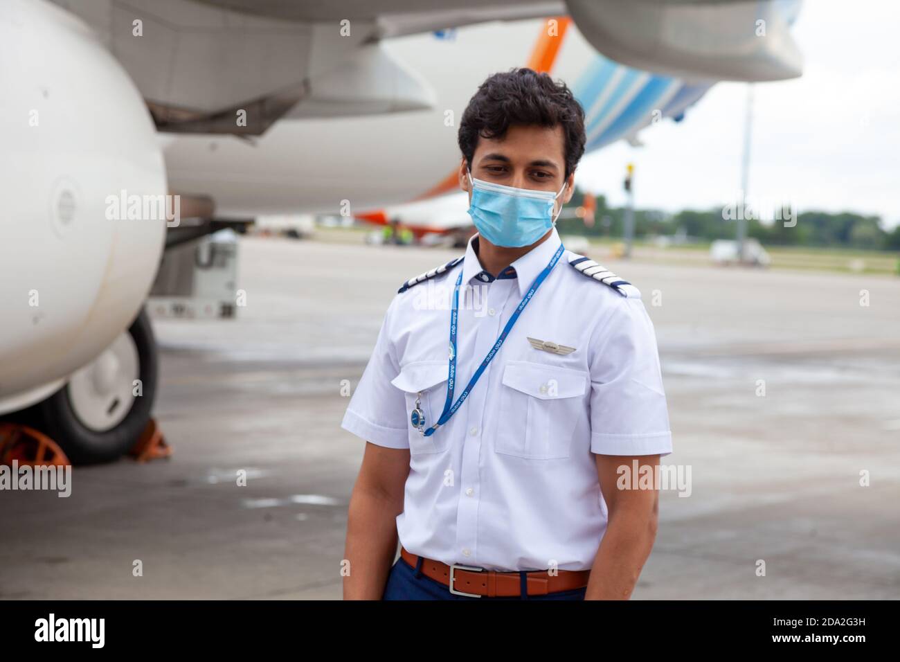 Emirates fly attendant hires stock photography and images Alamy