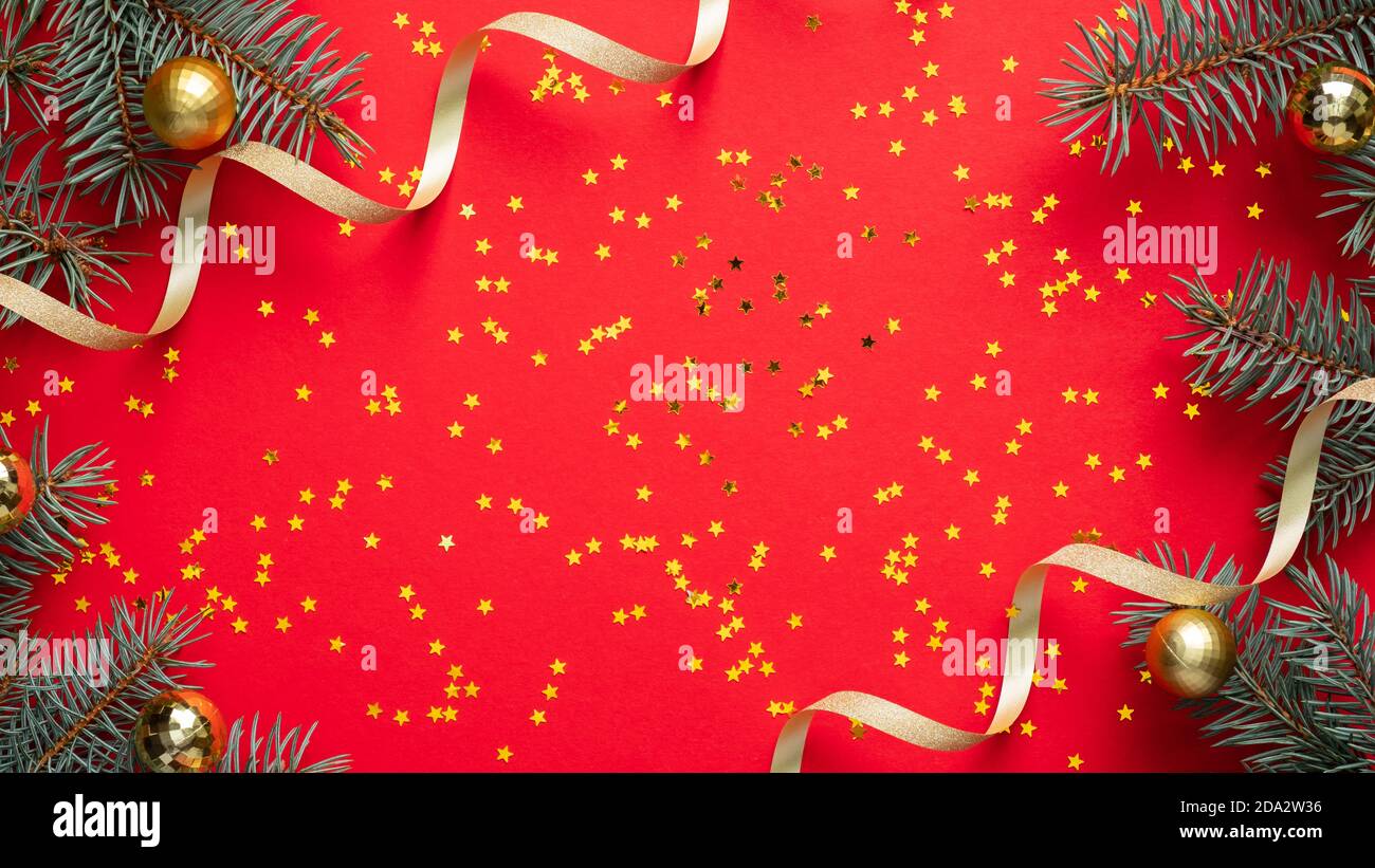 Christmas frame border. Fir tree branches decorated gold balls and ...