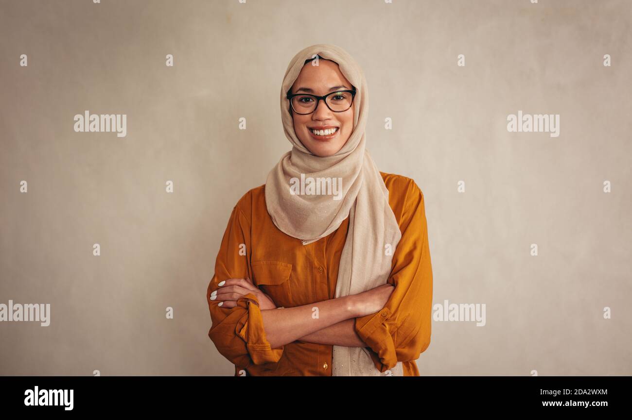 Muslim woman in hijab hi-res stock photography and images - Alamy