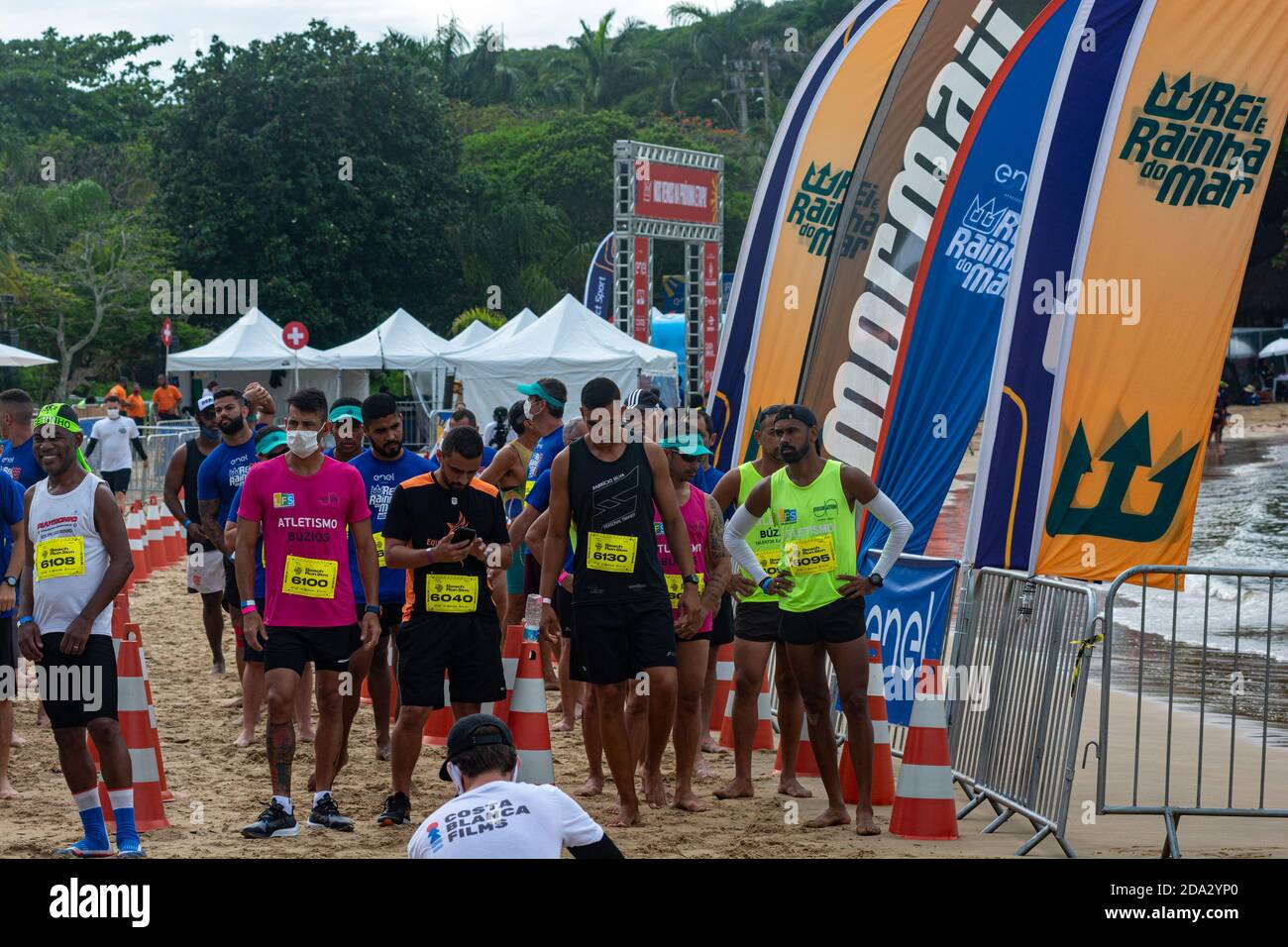 ARMAÇÃO DOS BÚZIOS, RJ - 08.11.2020: REI E RAINHA DO MAR - Arrival of the fins during the competition Rei and Rainha do Mar held at Praia Rasa in Armação dos Búzios, RJ. (Photo: Ivson Gomes/Fotoarena) Stock Photo