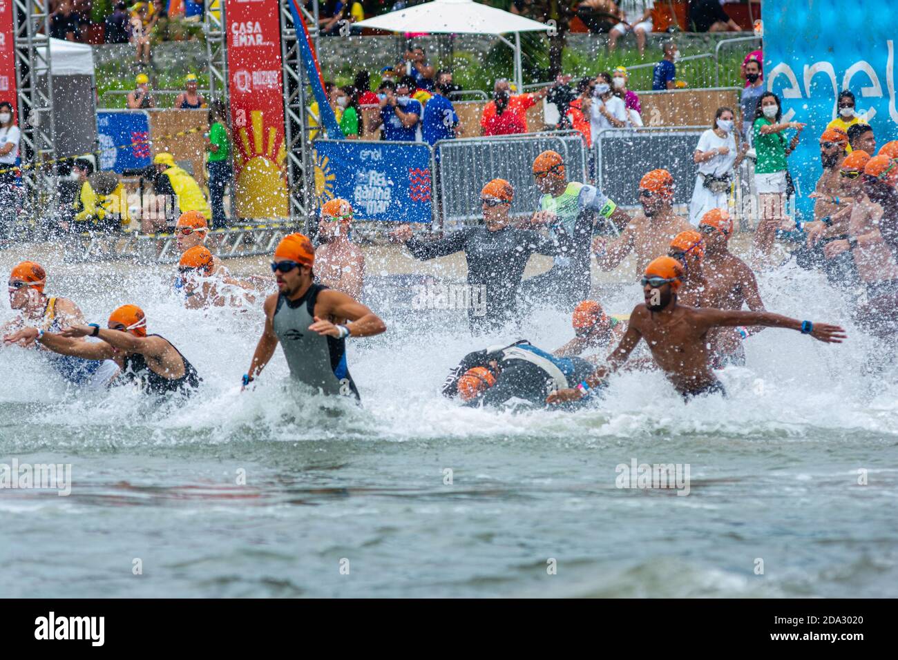 ARMAÇÃO DOS BÚZIOS, RJ - 08.11.2020: REI E RAINHA DO MAR - Arrival of the fins during the competition Rei and Rainha do Mar held at Praia Rasa in Armação dos Búzios, RJ. (Photo: Ivson Gomes/Fotoarena) Stock Photo