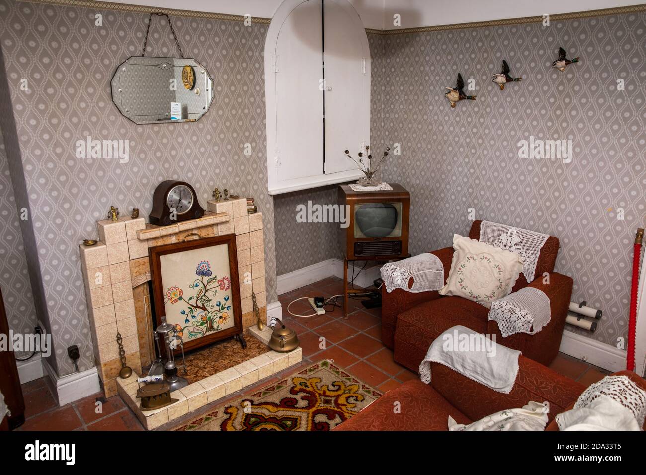 UK, England, Cheshire, Ellesmere Port, National Waterways Museum, Porter's Row cottages, 1950s sitting room Stock Photo