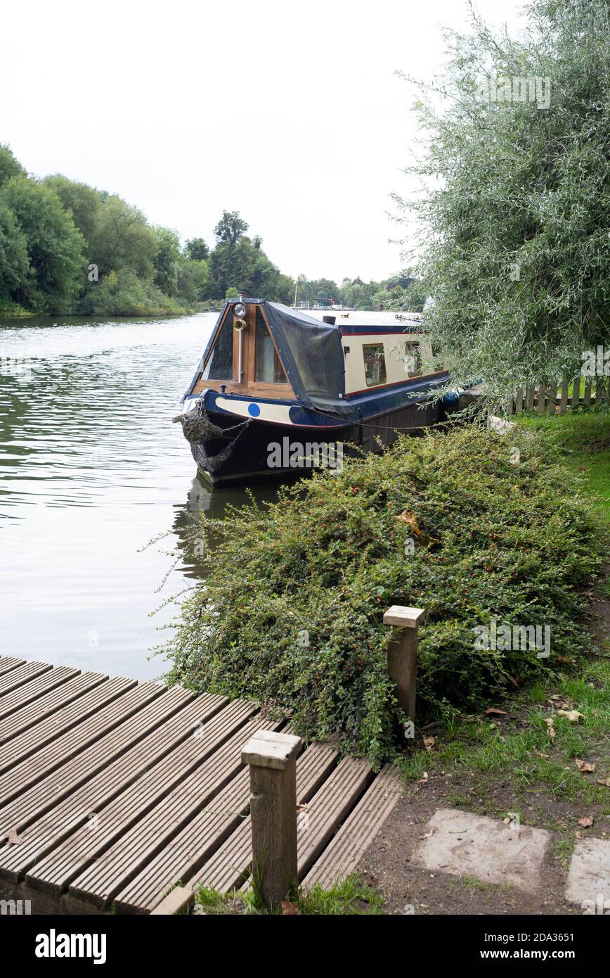 Thames path river thames boulters lock to cookham hires stock