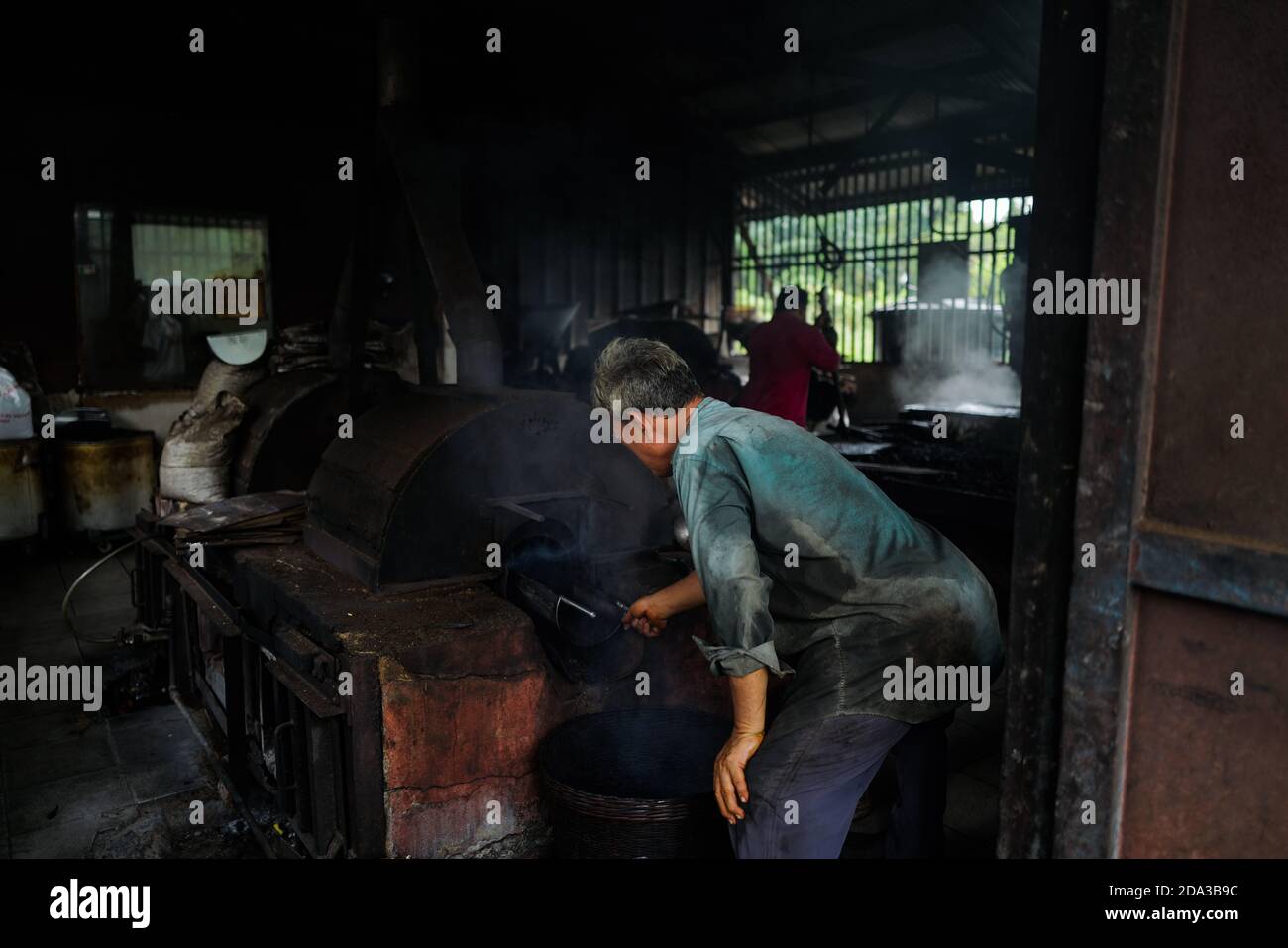 (201109) KLANG, Nov. 9, 2020 (Xinhua) Tan Loon Chuan pours out
