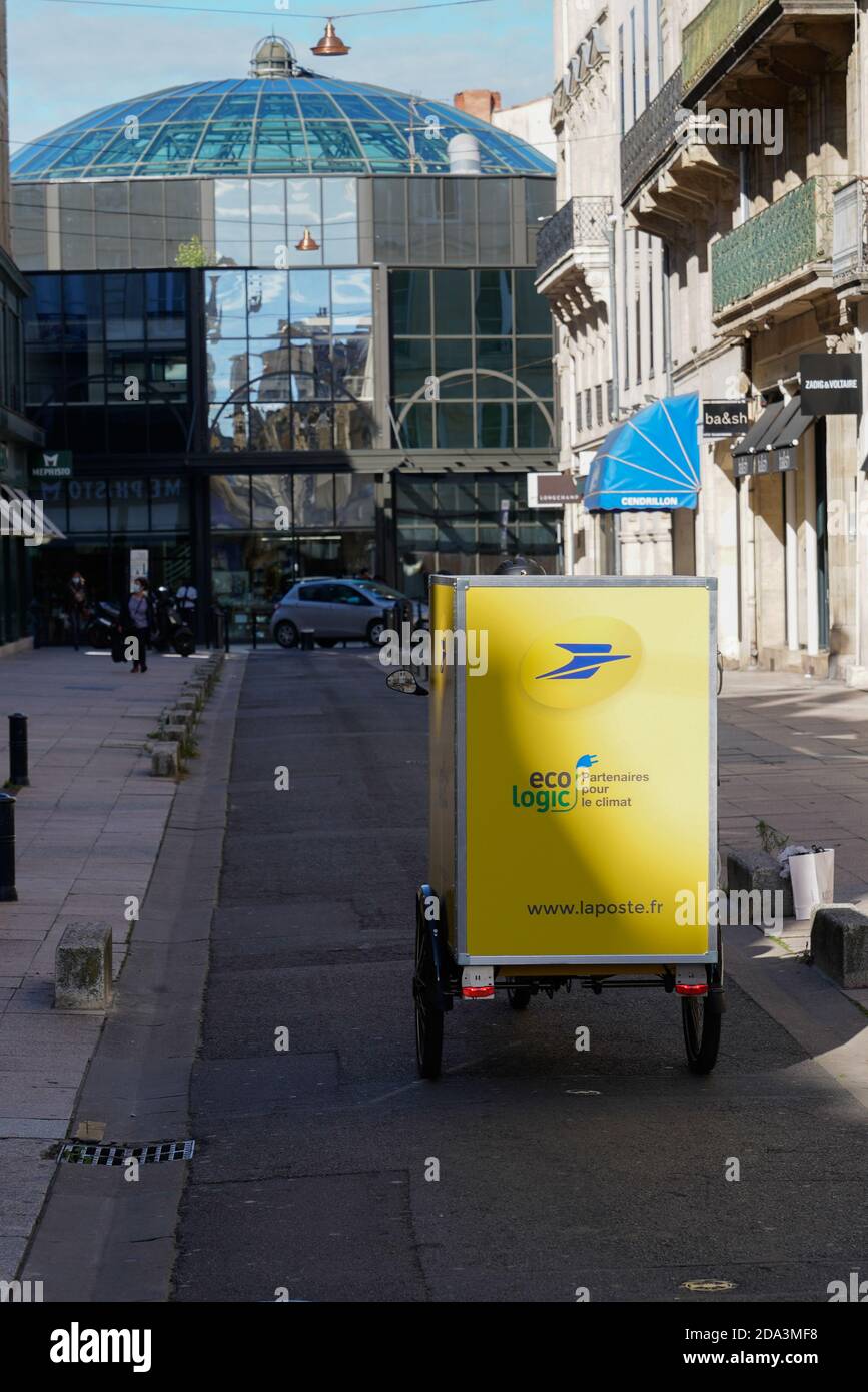 La Poste Logo High Resolution Stock Photography And Images Alamy
