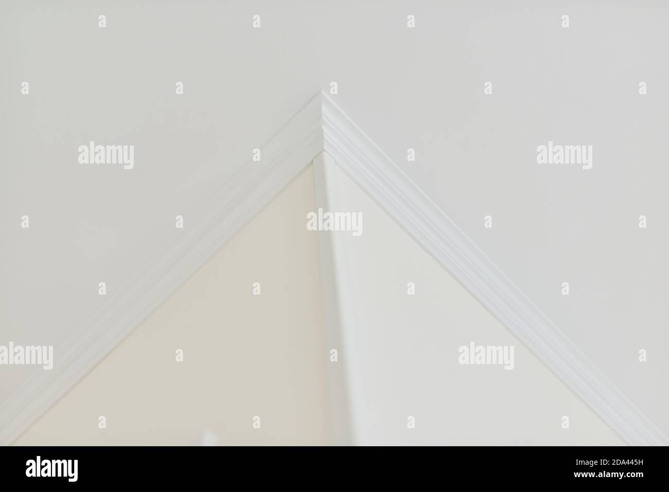 Ceiling white classic polyurethane molding, wall corner Stock Photo Alamy