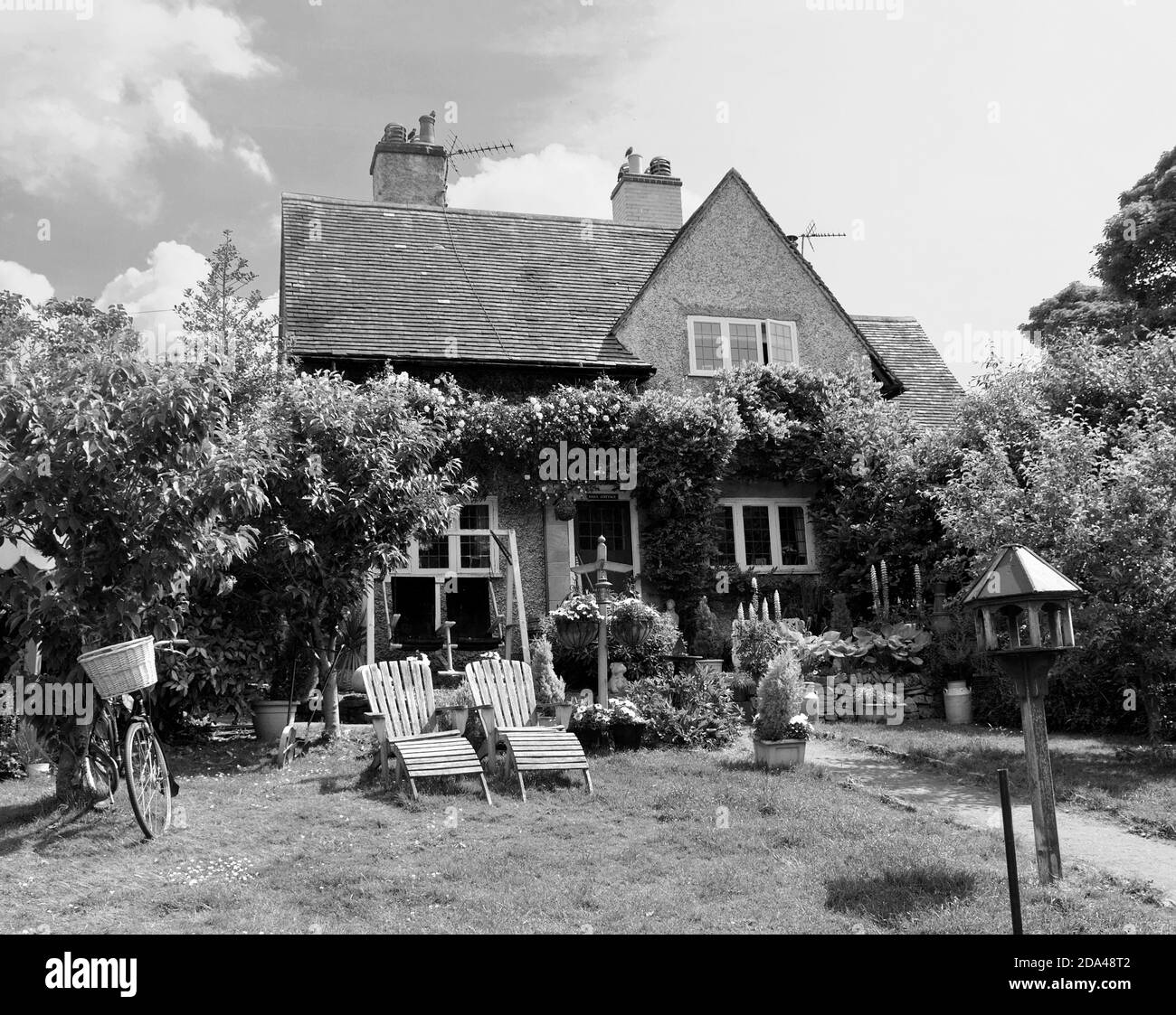Country Cottage & Garden in Tissington, Derbyshire Stock Photo