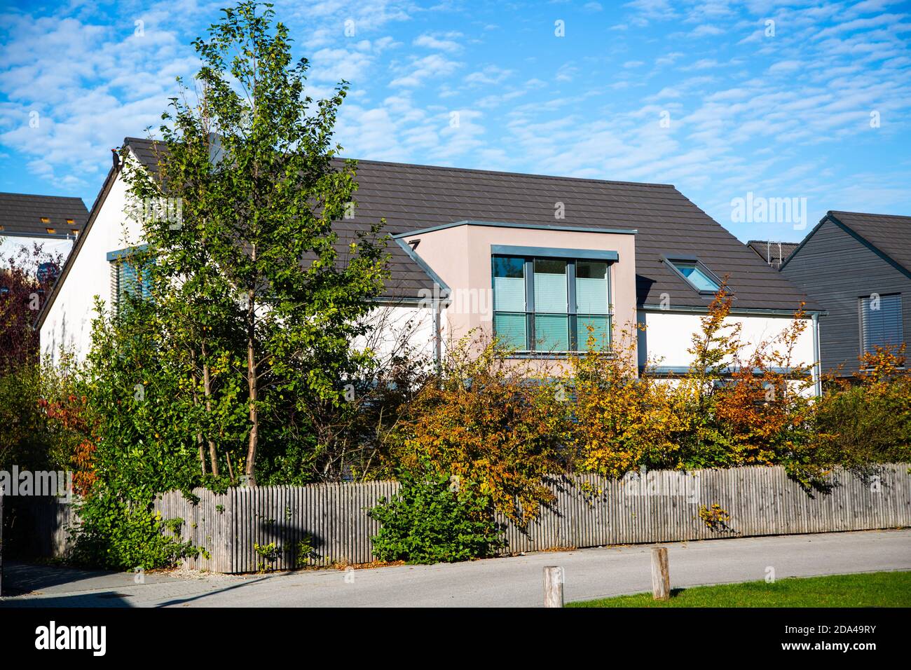 Prefab modern building blue sky hi-res stock photography and images - Alamy