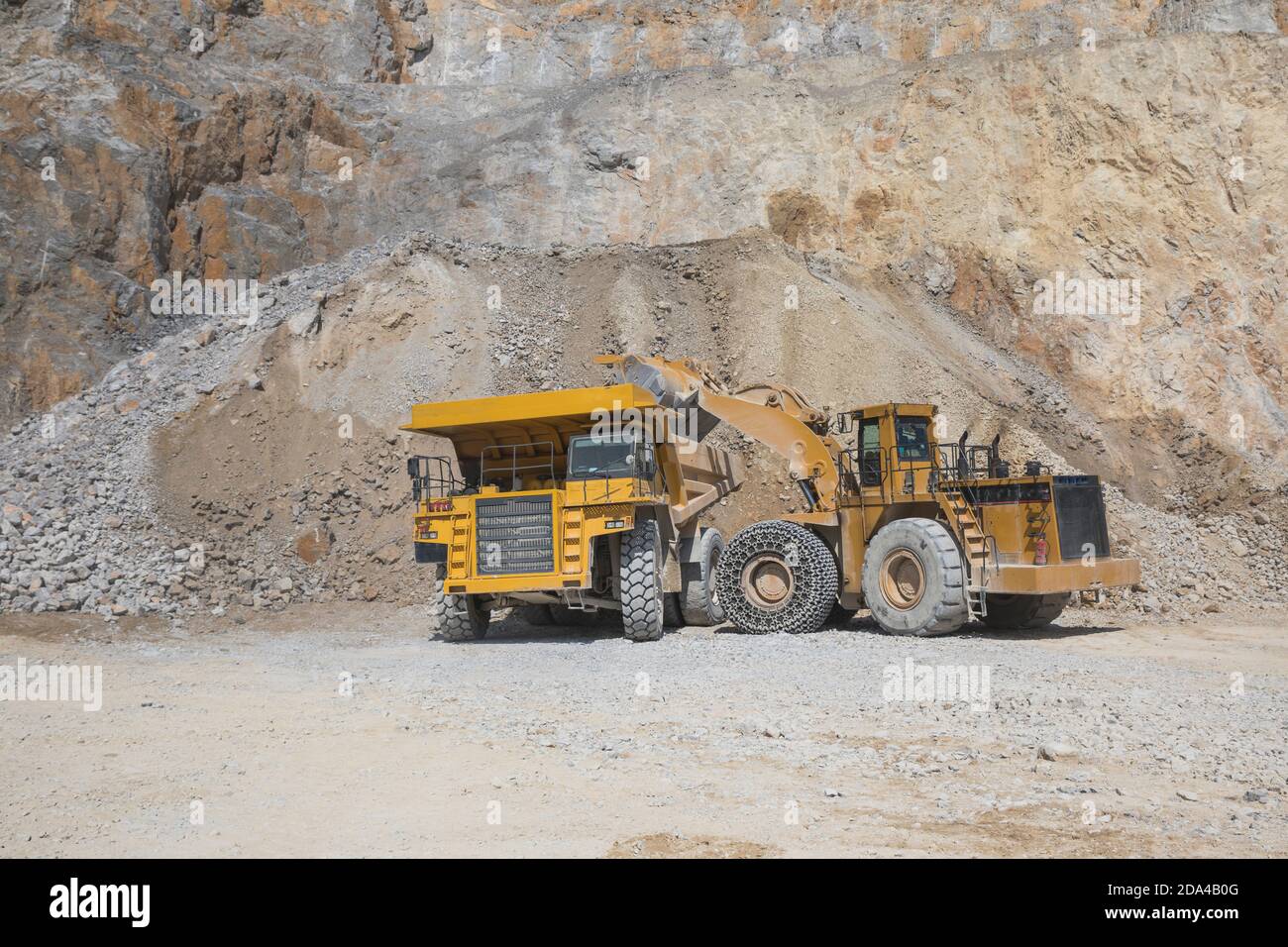 Loading dump truck with scoop shovel hi-res stock photography and ...
