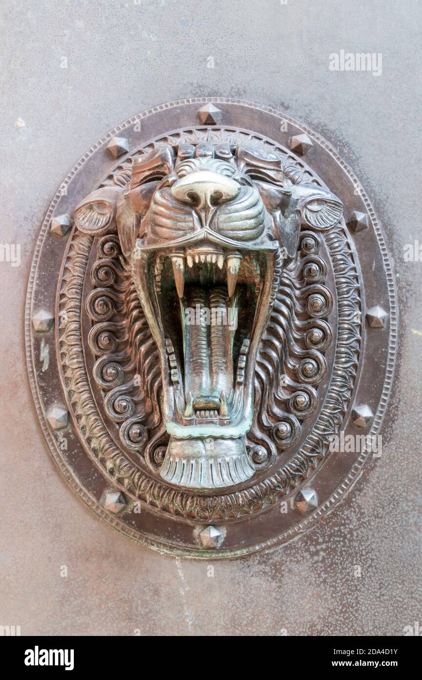 Bronze tiger head on former National & Provincial Bank. Teeth reputedly polished by sailors rubbing them for luck before a voyage. Stock Photo