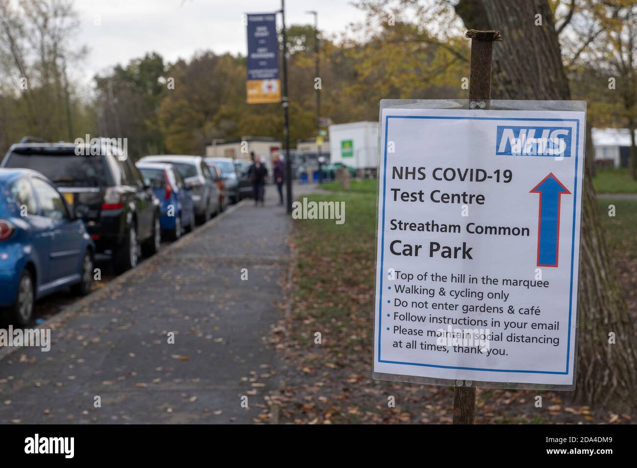 Streatham, London, England. 9th November 2020. A NHS Covid-19 test centre car park sign on Streatham Common in South London in the United Kingdom. (photo by Sam Mellish / Alamy Live News) Stock Photo