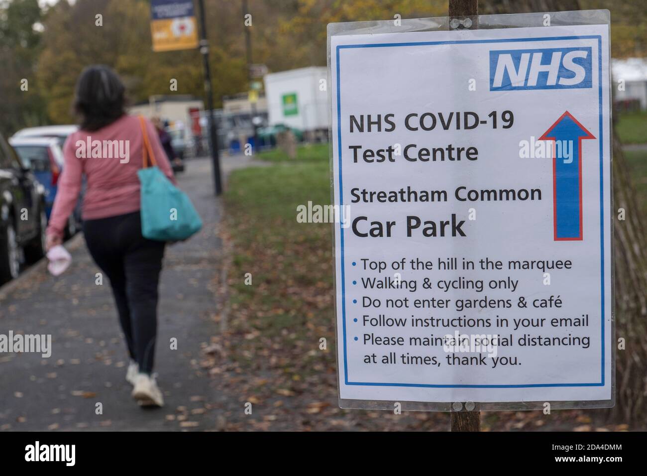 Streatham, London, England. 9th November 2020. A NHS Covid-19 test centre car park sign on Streatham Common in South London in the United Kingdom. (photo by Sam Mellish / Alamy Live News) Stock Photo