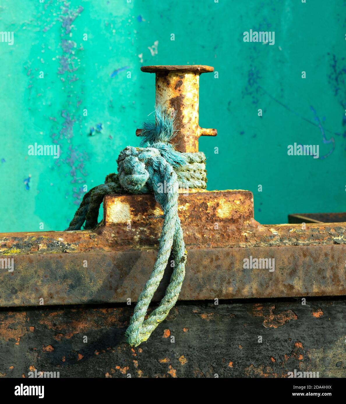 Old rope cleat on a boat deck Stock Photo Alamy