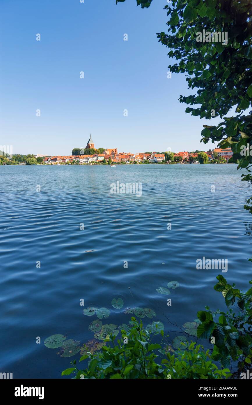 Mölln: lake Stadtsee, Old Town, church St. Nicolai, Herzogtum Lauenburg, Schleswig-Holstein, Germany Stock Photo