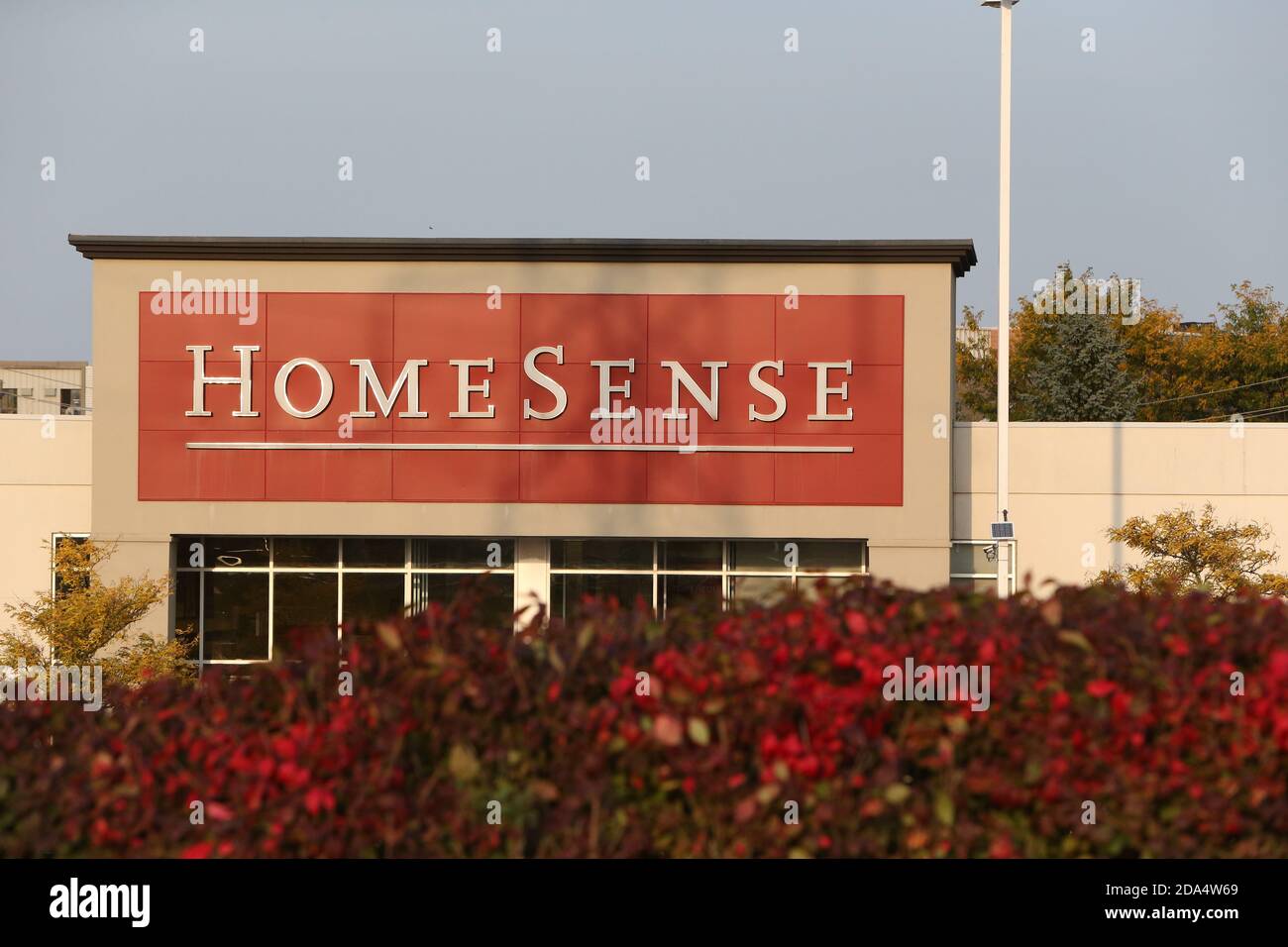 HomeSense Sign and Front Entrance. Ontario Canada Luke Durda/Alamy ...