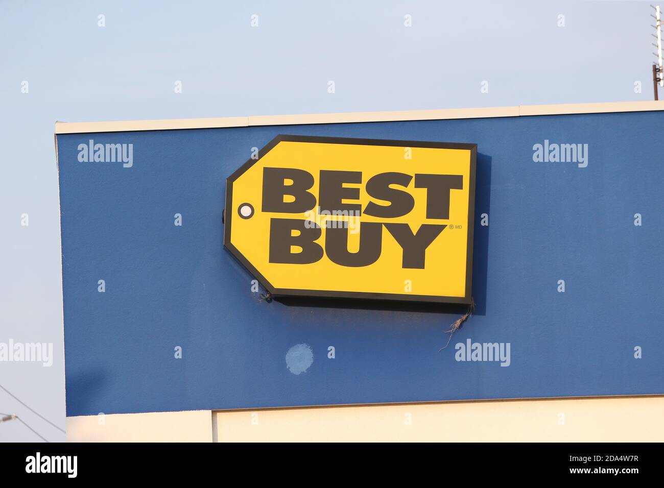 Best Buy Sign. 580 King St N Waterloo Ontario Canada Luke Durda/Alamy Stock Photo