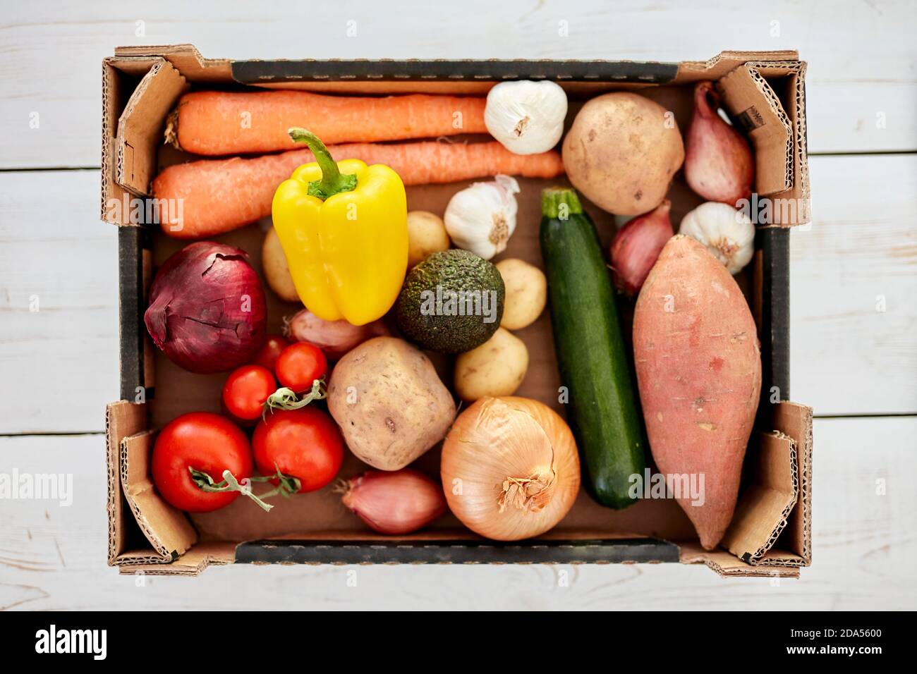 Box of organic vegetables Stock Photo - Alamy