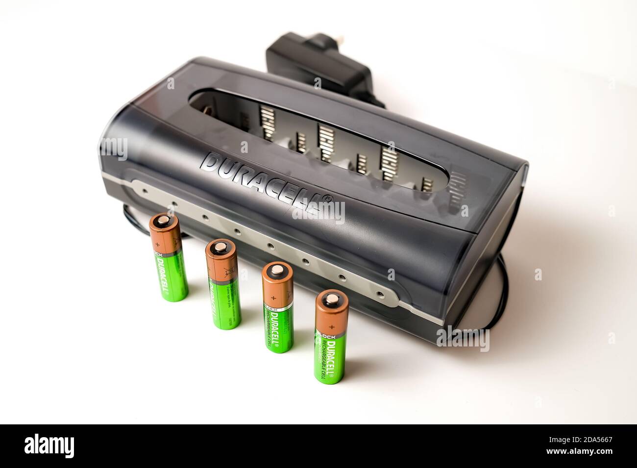 Norwich, Norfolk, UK – November 08 2020. Illustrative editorial photo Duracell  rechargeable AA batteries and a Duracell battery charger isolated again  Stock Photo - Alamy