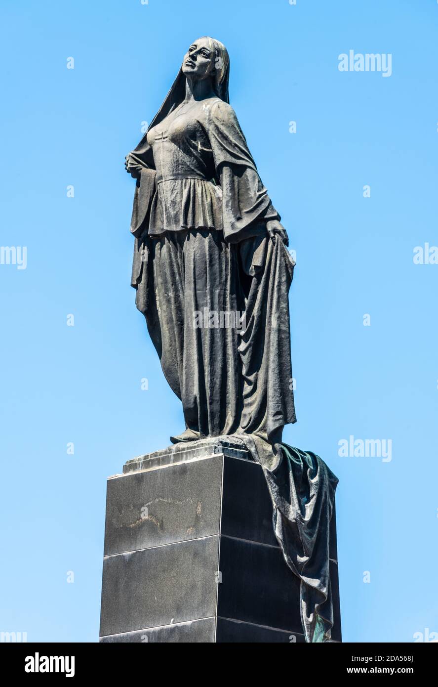 Baku, Azerbaijan – September 2, 2020.  Free Woman statue, depicting Azeri woman symbolically throwing off her hijab, in Baku, Azerbaijan. Located near Stock Photo