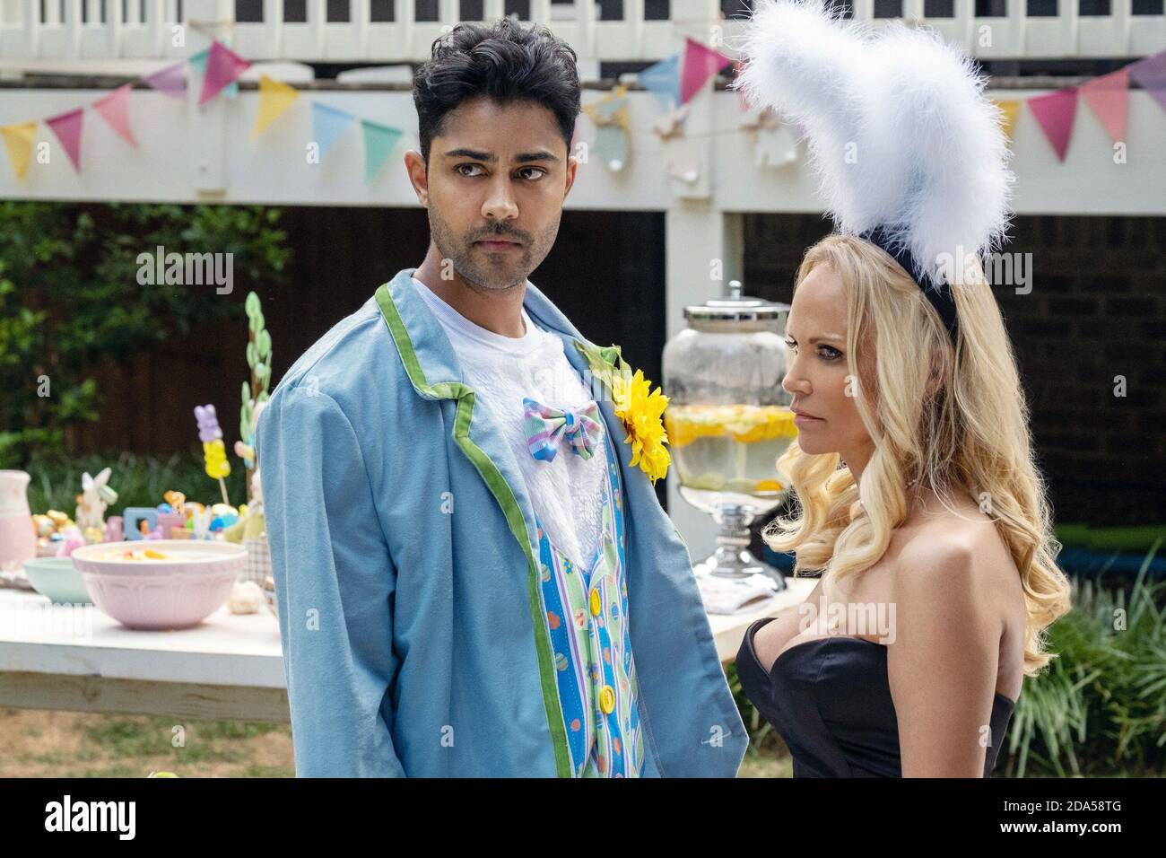 Holidate From Left Manish Dayal Kristin Chenoweth Ph Steve Dietl C Netflix Courtesy Everett Collection Stock Photo Alamy Holidate From Left Manish Dayal Kristin Chenoweth Ph Steve Dietl C Netflix Courtesy Everett Collection Stock Photo Alamy