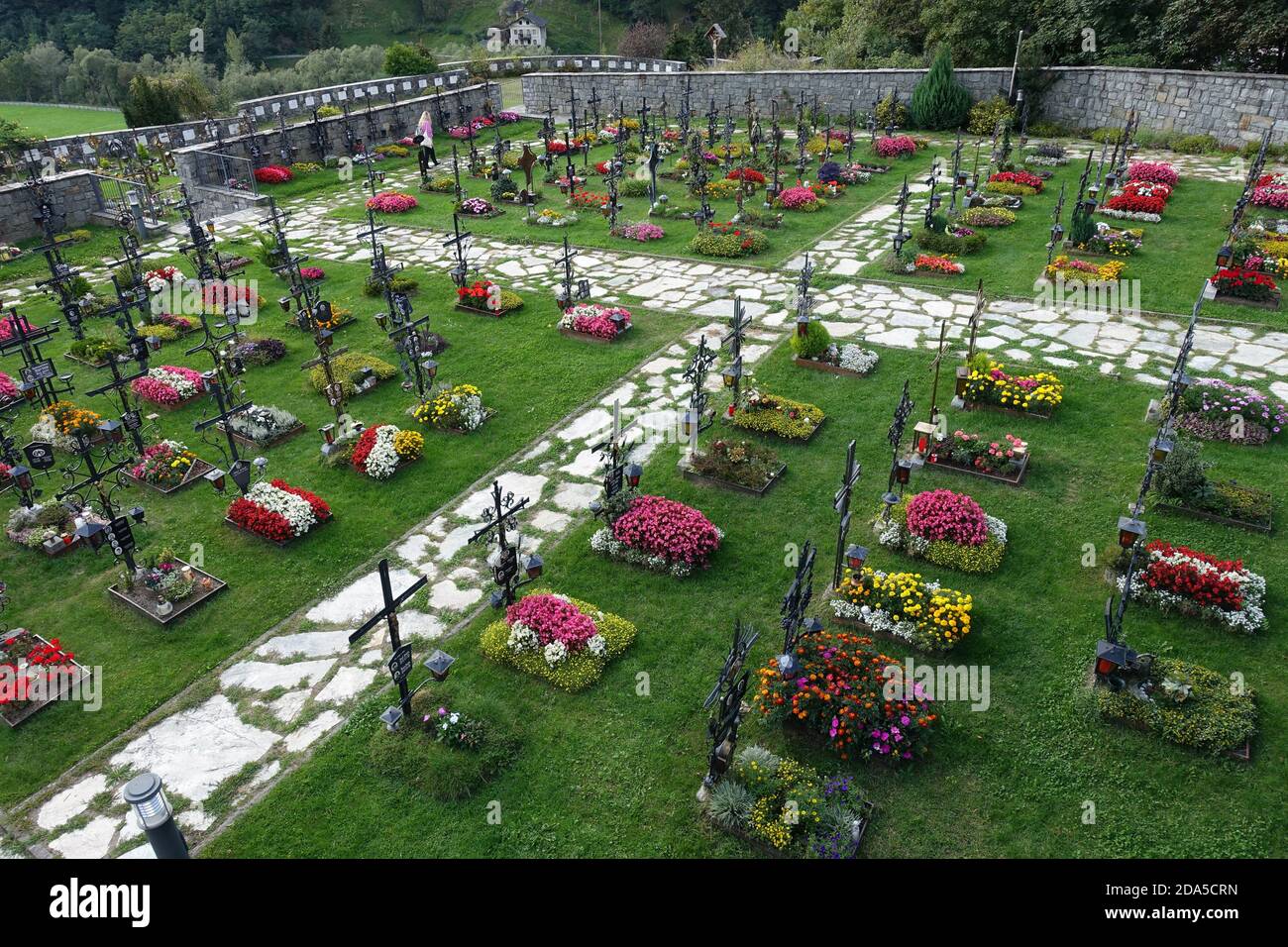 Friedhof an der Pfarrkirche St. Leonhard, St. Leonhard in Passeier, Südtirol, Italien Stock Photo