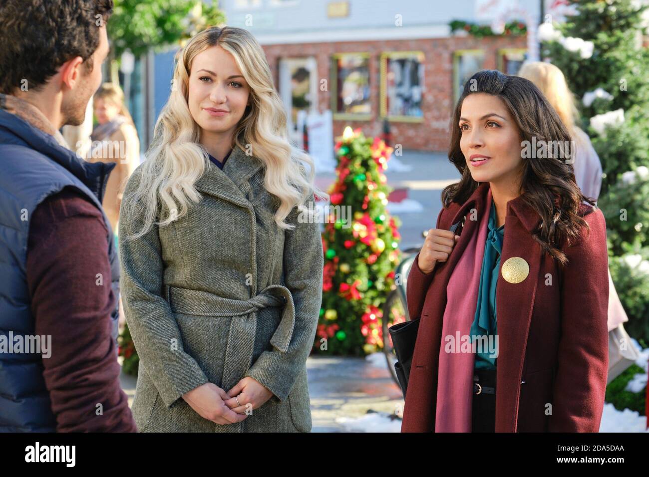 THE CHRISTMAS RING, from left: David Alpay (back to camera), Chelsey Reist,  Nazneen Contractor, (aired Nov. 7, 2020). photo: Allister Foster /  ©Hallmark Channel / Courtesy Everett Collection Stock Photo - Alamy