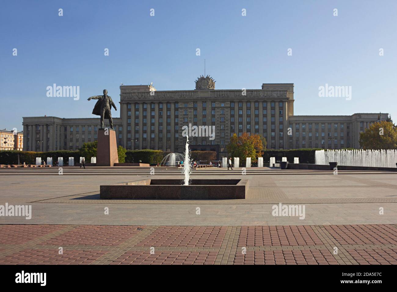 St. Petersburg, Russia, October 02, 2020. The architectural ensemble of Moskovskaya Square: The House of Soviets (Stalin empire style), city fountains Stock Photo