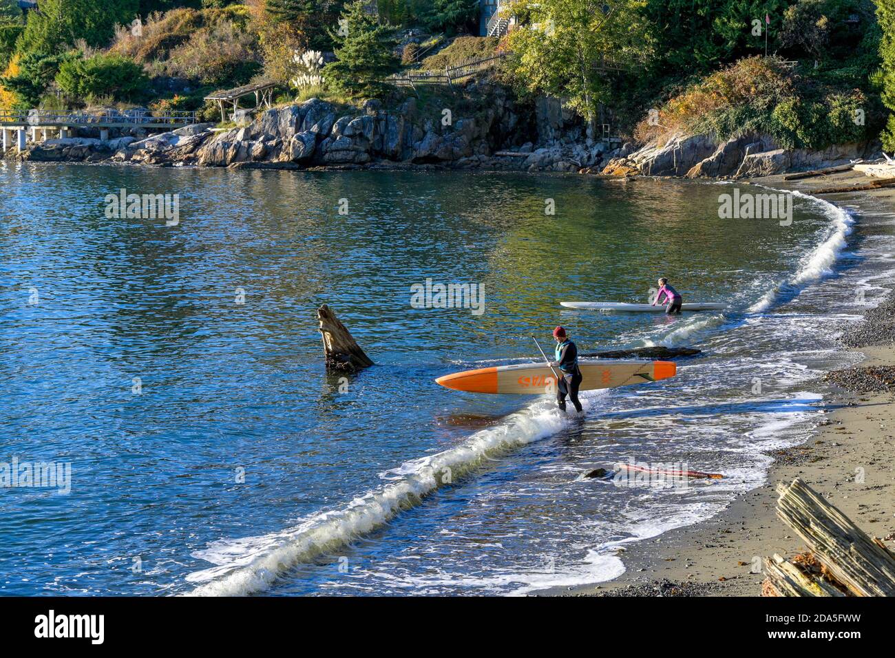 Stand up paddleboarders, Bowen Bay, owen Island, British Columbia, Canada Stock Photo