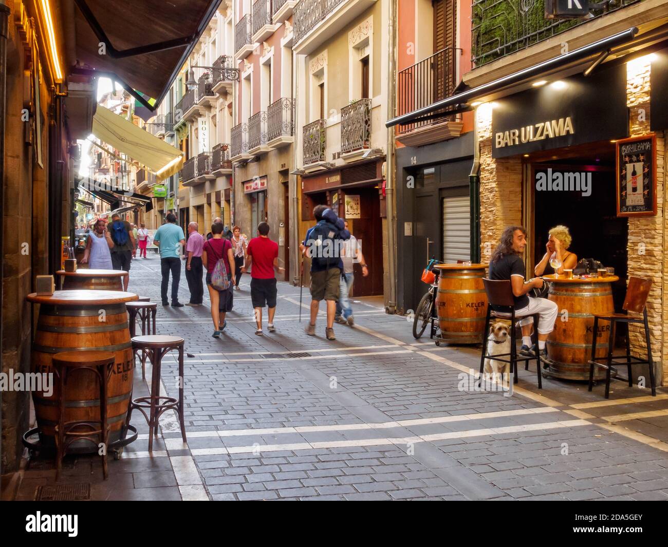 There are countless pubs, bars, taverns and restaurants in St Nicholas Street (Calle San Nicolas) - Pamplona, Navarre, Spain Stock Photo