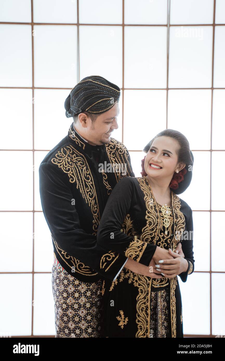 couples traditional clothes
