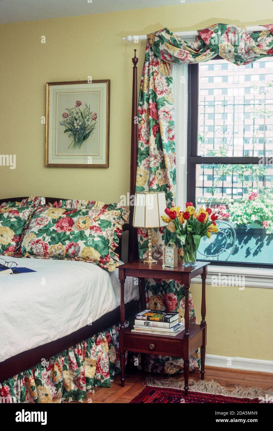 1990s-new-york-apartment-hi-res-stock-photography-and-images-alamy