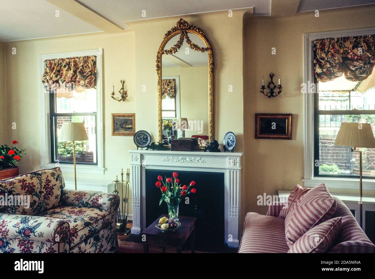1990s-new-york-apartment-hi-res-stock-photography-and-images-alamy