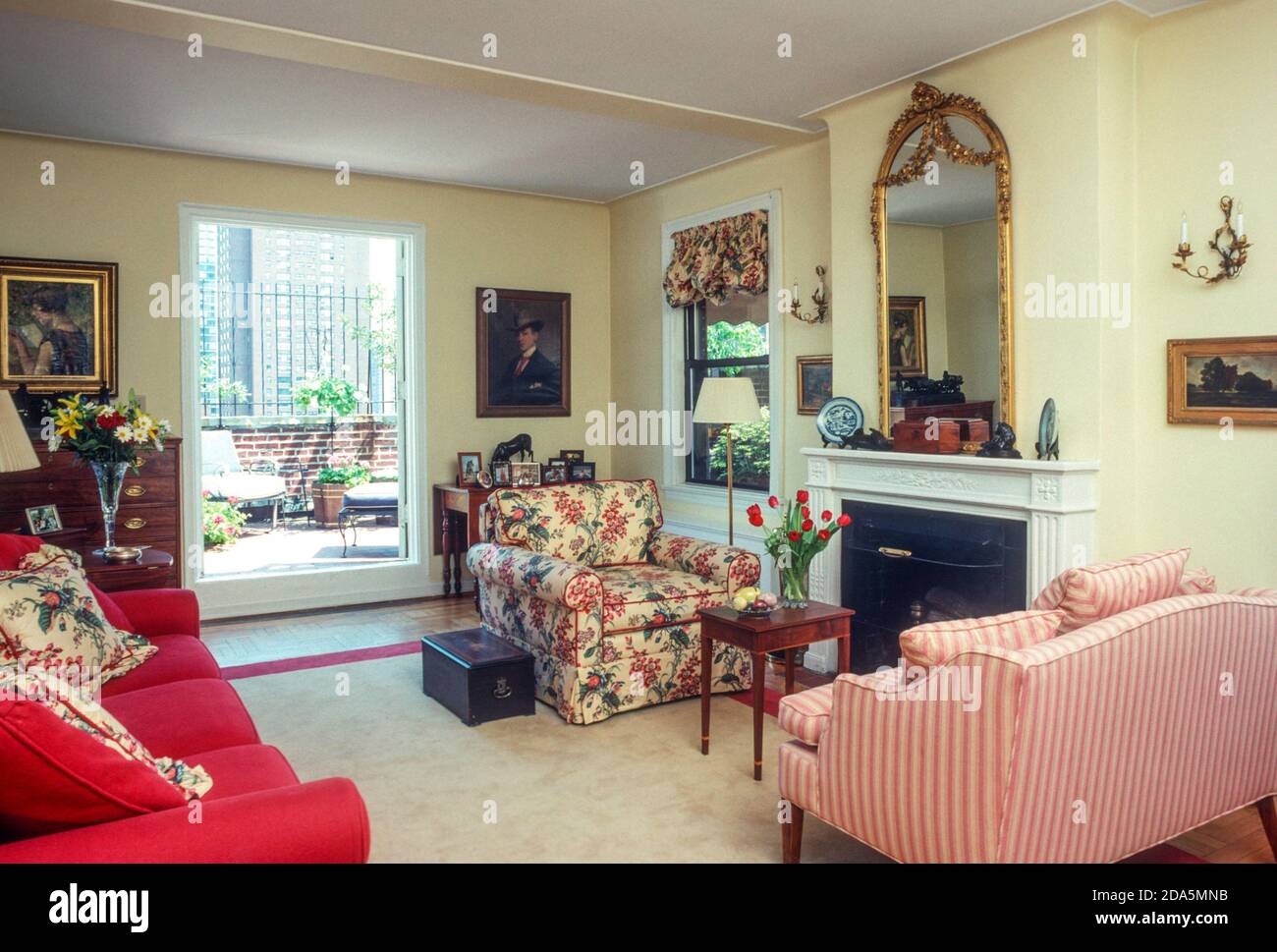 1990s-new-york-apartment-hi-res-stock-photography-and-images-alamy