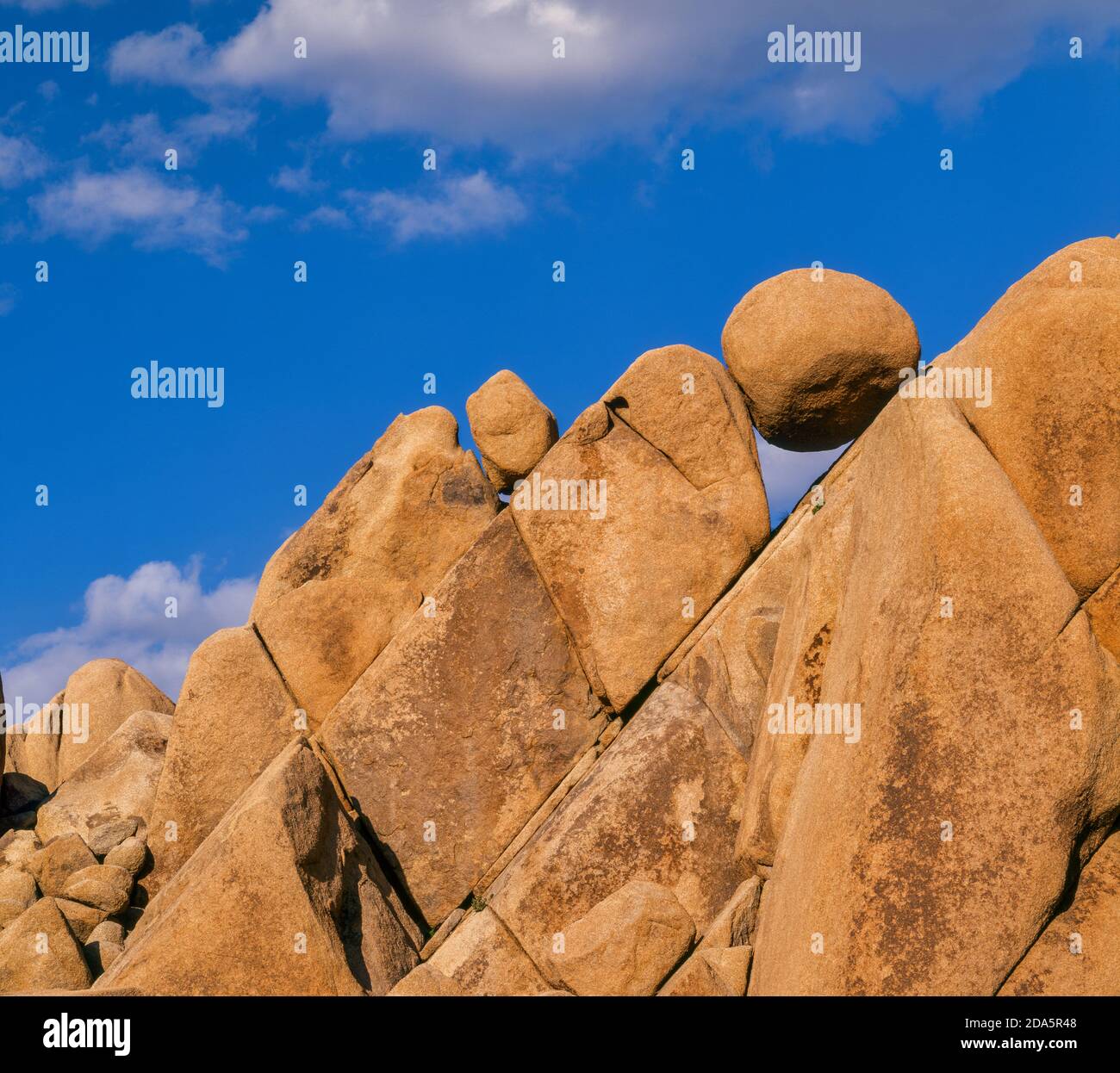 Balanced Rock, Joshua Tree National Park, California Stock Photo - Alamy