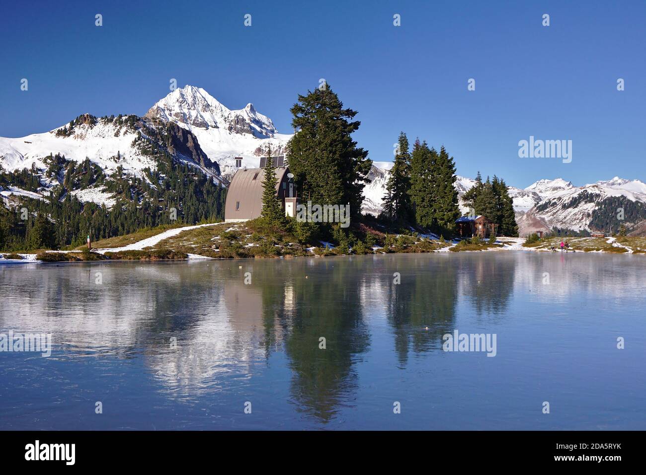 Icy and frozen Elfin Lakes with the shelter and Mount Garibaldi in the background, Squamish, British Columbia, Canada Stock Photo