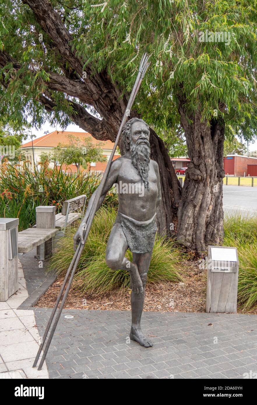 Bronze statue Gaywal by sculptor Greg James on Queen Street Busselton