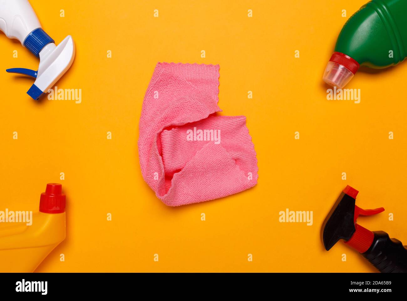 Sponge cleaning supermarket hi-res stock photography and images - Alamy