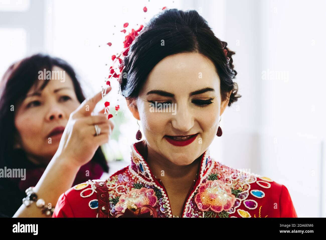 Traditional Chinese Wedding Tea Ceremony Stock Photo Alamy