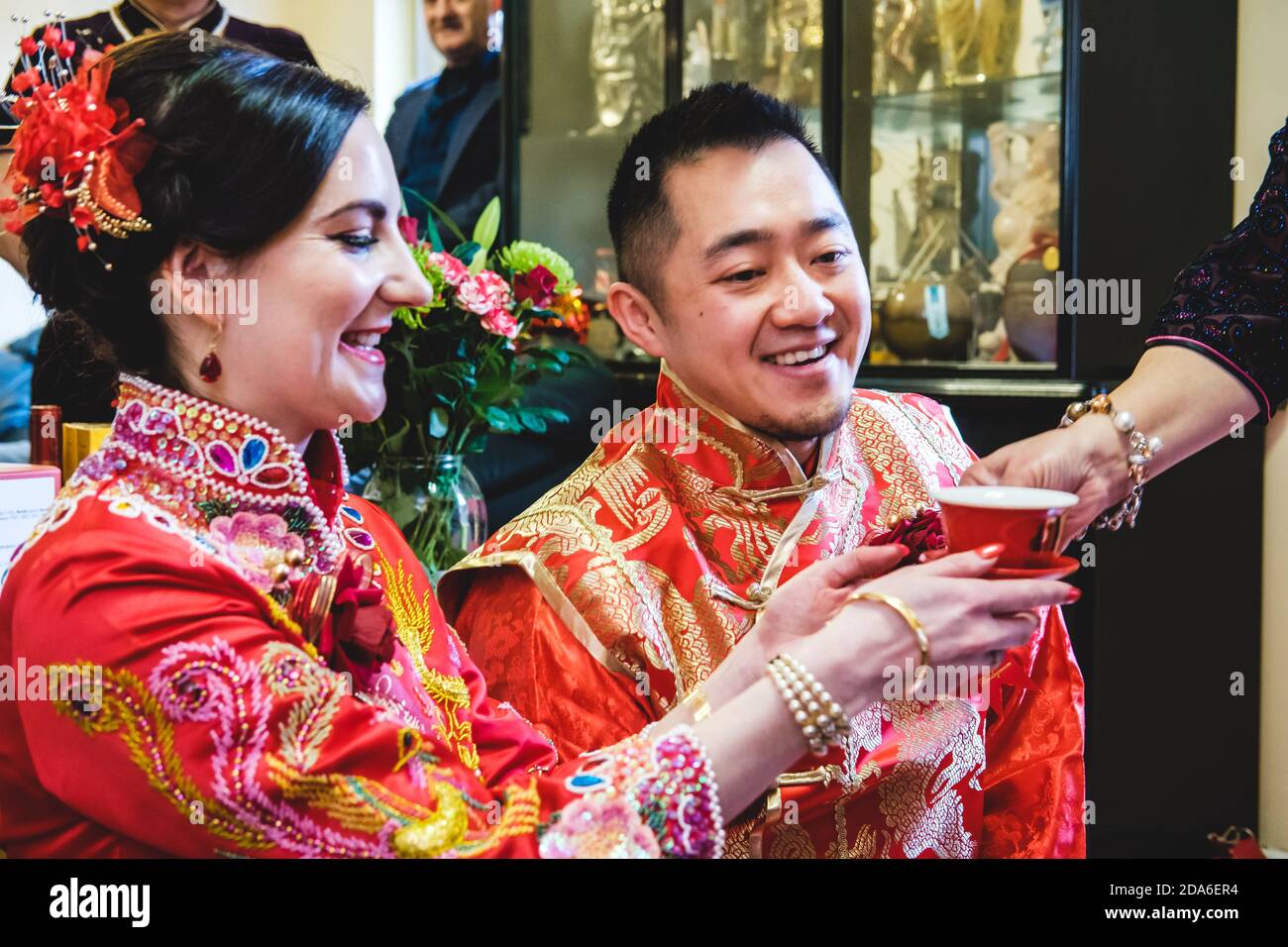 Traditional Chinese Wedding Tea Ceremony Stock Photo Alamy