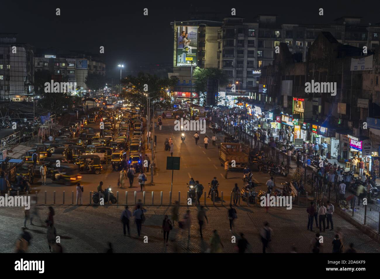 MIRAROAD, INDIA - Nov 04, 2020: exterior Mira road station busy rickshaw stand   night Stock Photo