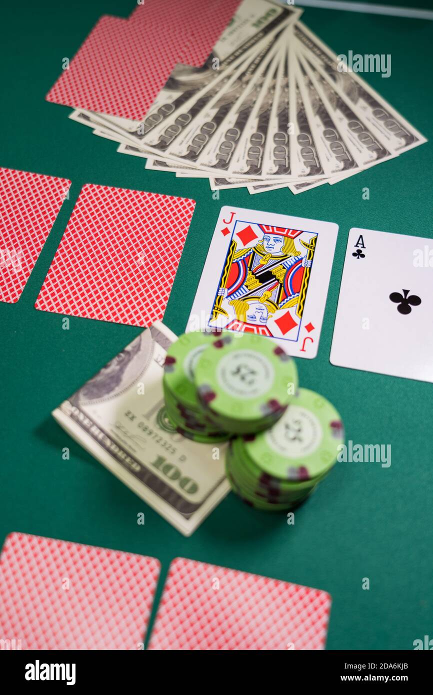 Casino chip 100 hires stock photography and images Alamy