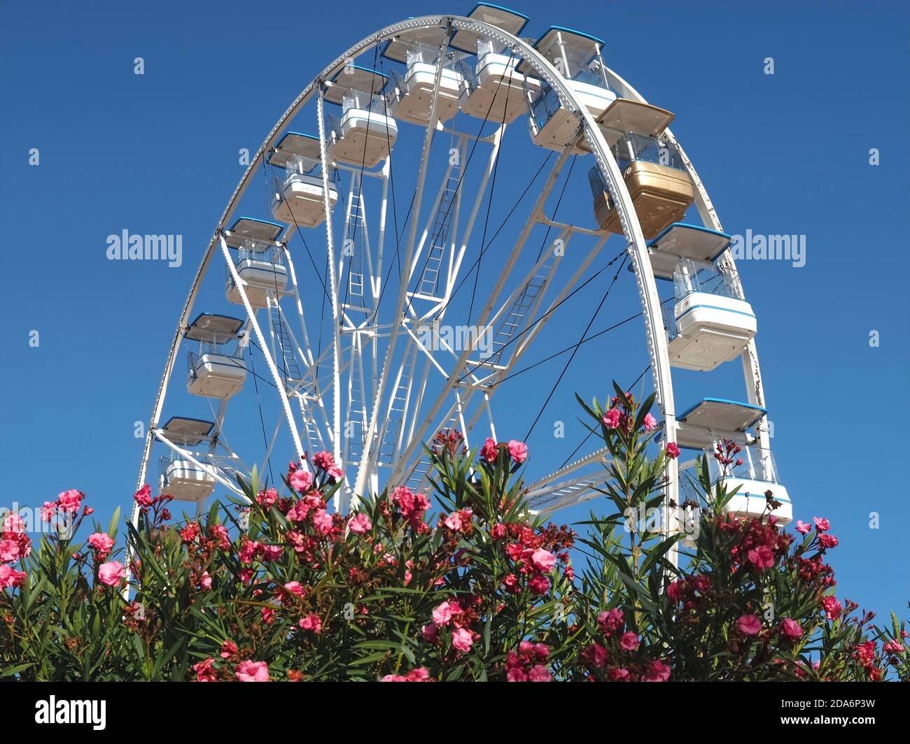 Wheel Empty Empty amusement park hi-res stock photography and images - Alamy