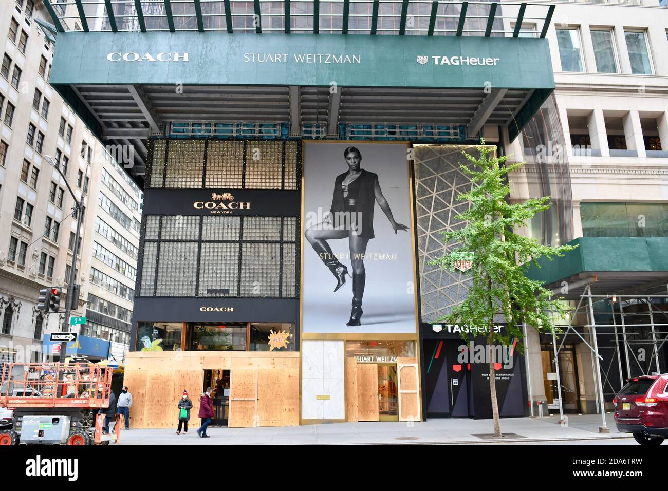 Window display in New York City, USA on November 3,2020 Stock Photo - Alamy