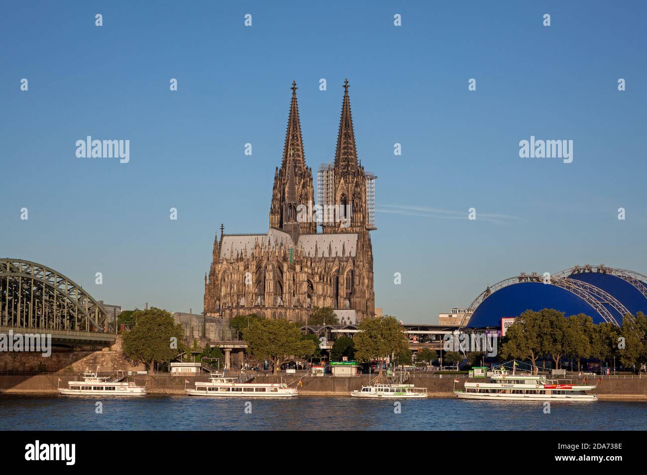 geography / travel, Germany, North Rhine-Westphalia, Cologne, Cologne cathedral and Hohenzollernbrueck, Additional-Rights-Clearance-Info-Not-Available Stock Photo