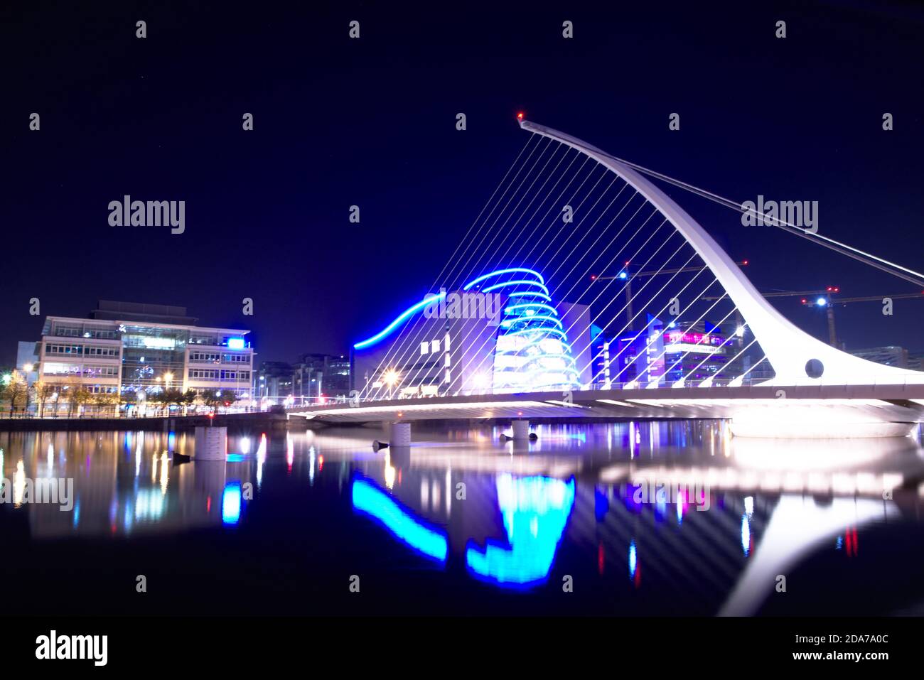 A lateral view of the Samuel Beckett Bridge in Dublin Stock Photo - Alamy