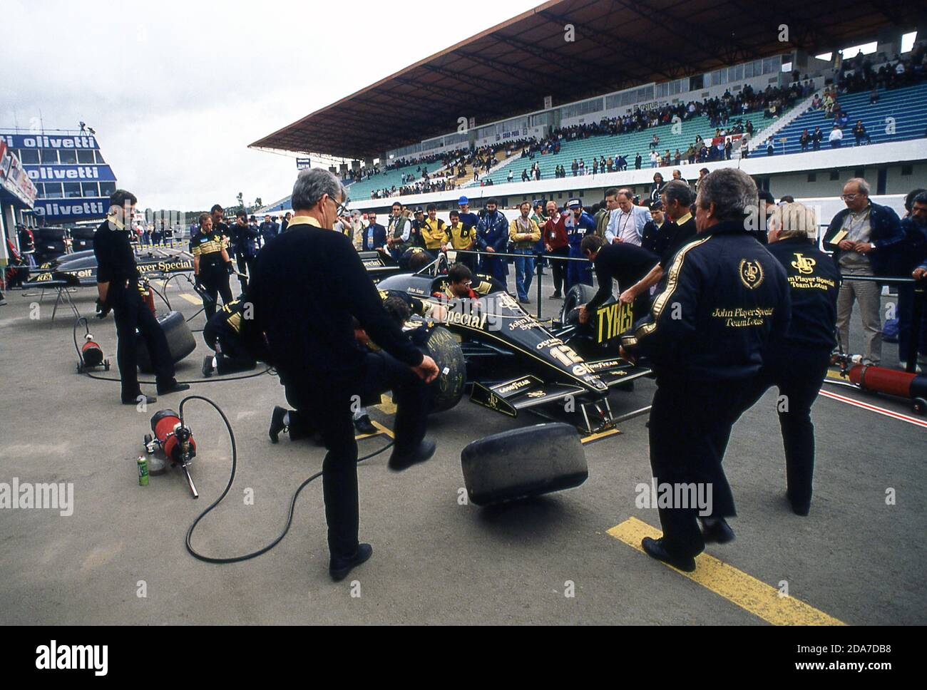 Lotus-Renault F1 team at practice for the 1985 Portuguese Grand Prix Estoril. Stock Photo