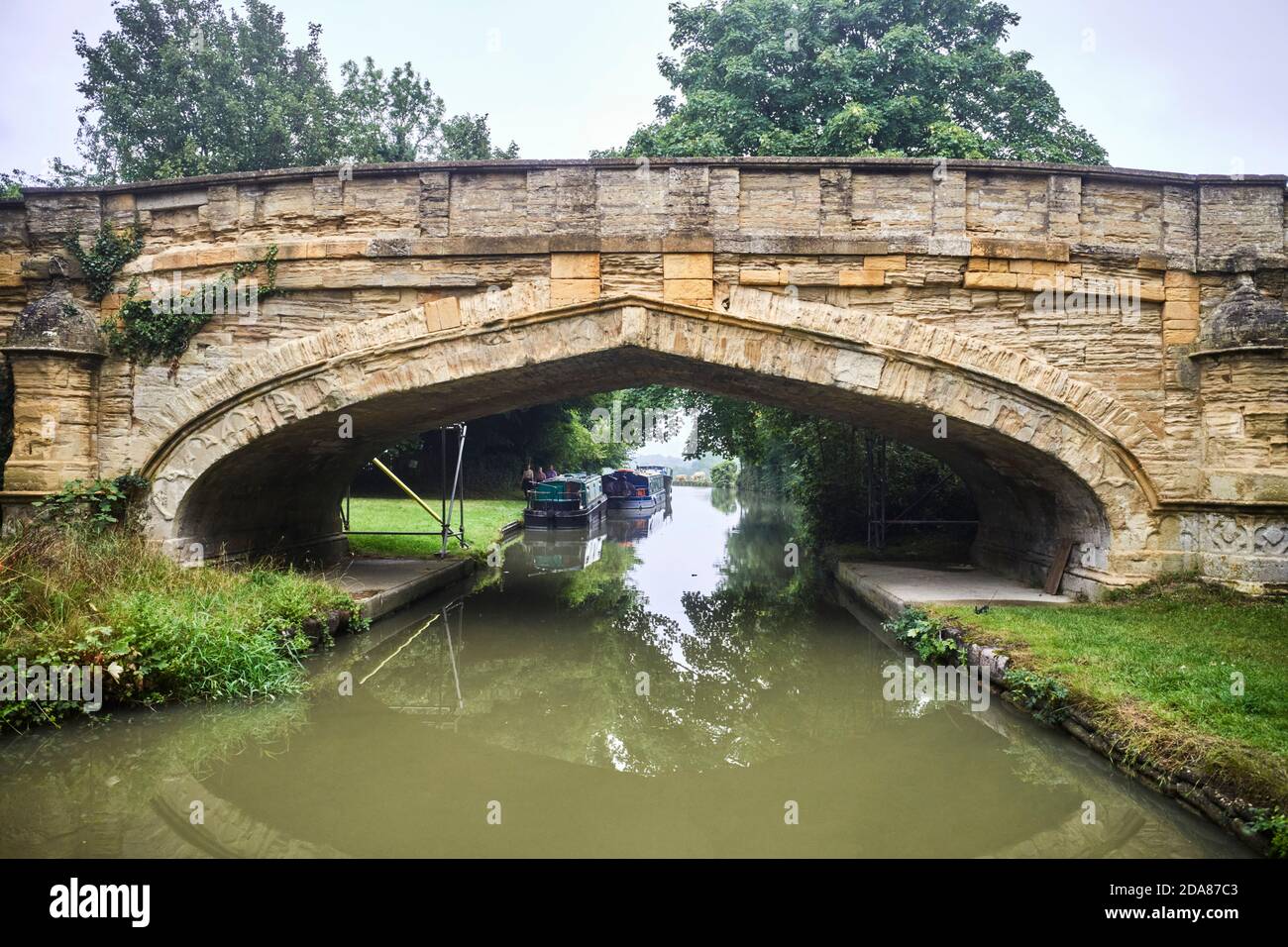 Ornate stone built bridge over the Grand Union Canal at Cosgrove near Milton Keynes Stock Photo