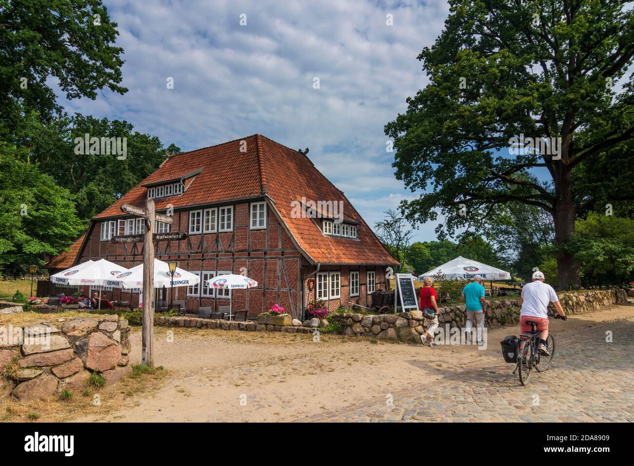 Wilsede: restaurant „Zum Heidemuseum“, Lüneburger Heide, Lüneburg Heath, Niedersachsen, Lower Saxony, Germany Stock Photo