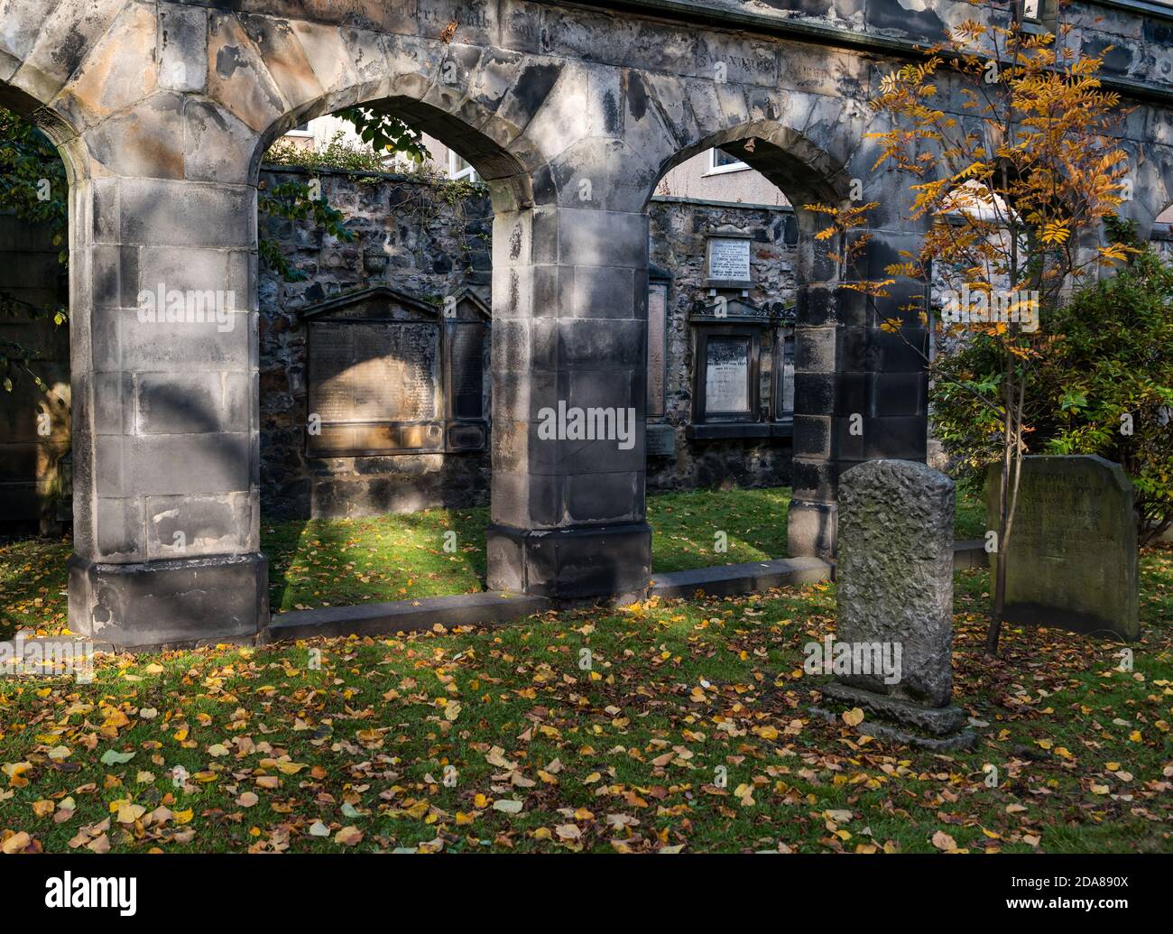 Tombs and graves in South Leith parish church graveyard in Autumn,  Edinburgh Scotland, UK Stock Photo